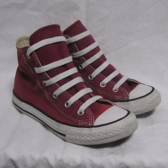 ***SOLD***Youth Converse All Star Chuck Taylor Red Canvas High Top Sneakers sz 1 - Picture 2 of 10